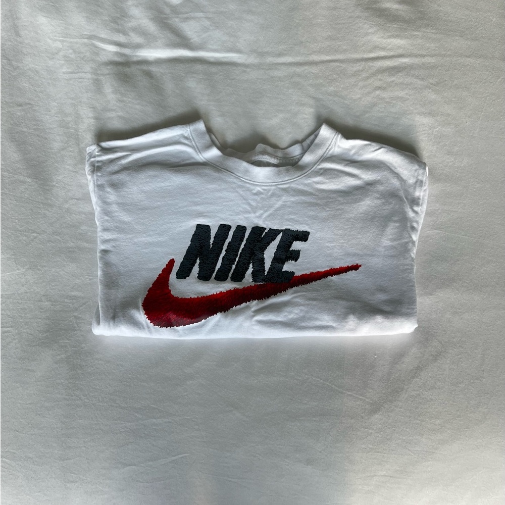 White Nike short-sleeved tee